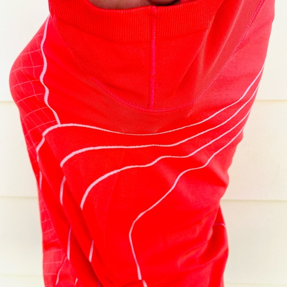 Athleta Finish Fast Line Tee - Picture 6 of 10